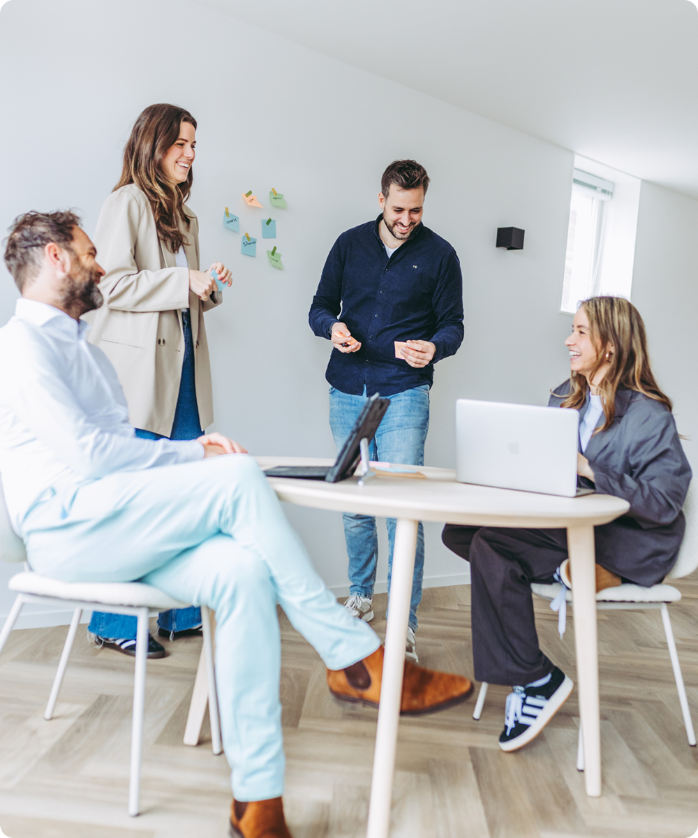 triplepro online marketing mensen tafel rounded corners